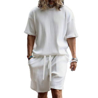 Zweiteiler für Herren - Stilvolles Geripptes Sommer Set mit T-Shirt und Sweat Short