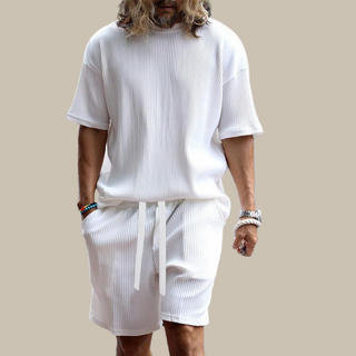 Zweiteiler für Herren - Stilvolles Geripptes Sommer Set mit T-Shirt und Sweat Short