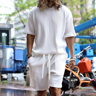 Zweiteiler für Herren - Stilvolles Geripptes Sommer Set mit T-Shirt und Sweat Short