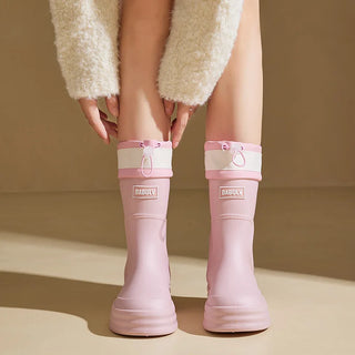 Regenstiefel für den Herbst - Beige Gummistiefel mit kontrastierenden Streifen und flacher Sohle für Damen