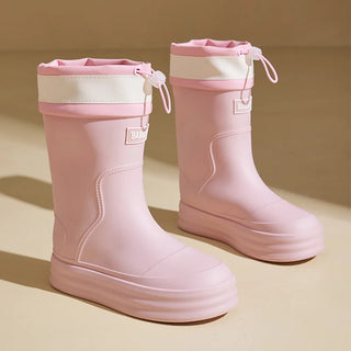 Regenstiefel für den Herbst - Beige Gummistiefel mit kontrastierenden Streifen und flacher Sohle für Damen